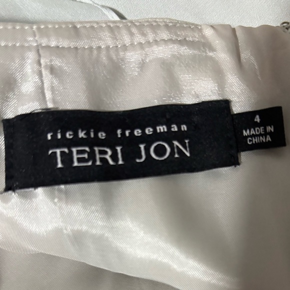 90s 2PC RICKI FREEMAN TERI JON SILK LIGHT GRAY SUIT FITTED JACKET RUFFLE SKIRT 4 - Picture 15 of 15